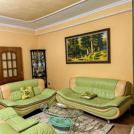 Kmk Apartamento Tirana